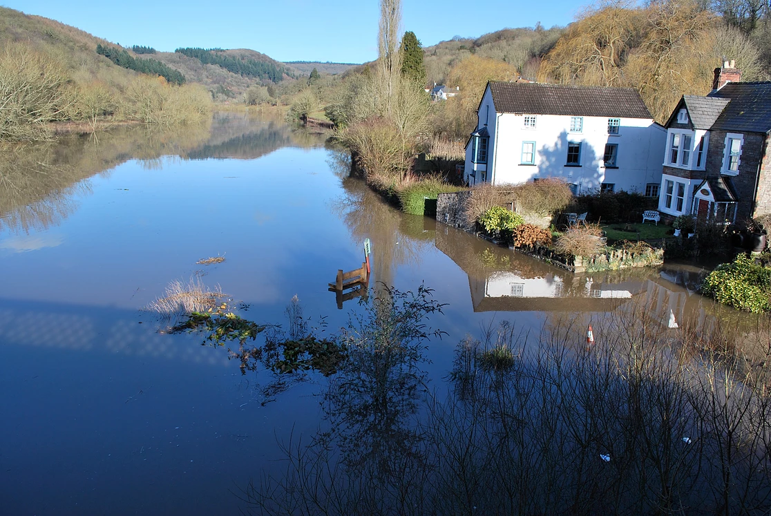 The river Wye at Brockweir rising water levels 8